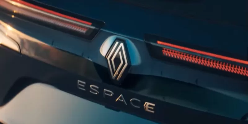 Renault Espace 2023 – 2024 : un SUV hybride 7 places